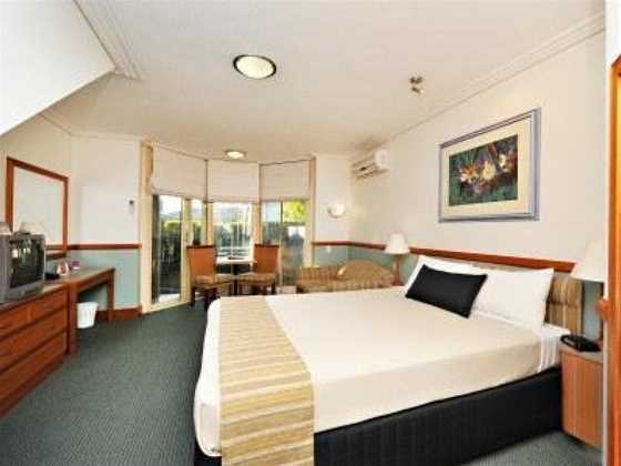 Comfort Inn & Suites Northgate Airport Motel