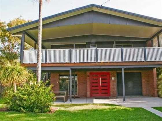Red Door Beach House - Marcoola Beach - PET FRIENDLY, FOXTEL, WIFI, 500 BOND, Linen Supplied