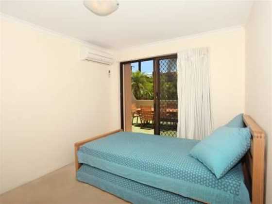 Beachport 14 - Newly Renovated 2 Bedroom Apt on Parkyn Parade with Aircon