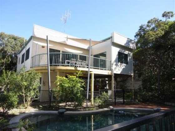 20 Orania Court - Spacious home with swimming pool