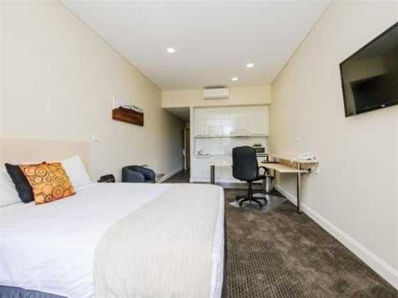Belconnen Way Hotel & Serviced Apartments