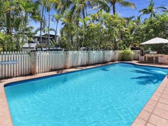 HighTide On Noosa Sound