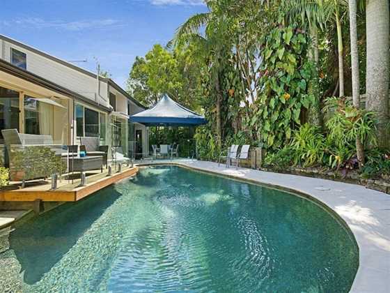 Tropical 5 bedroom family getaway in Noosa Heads