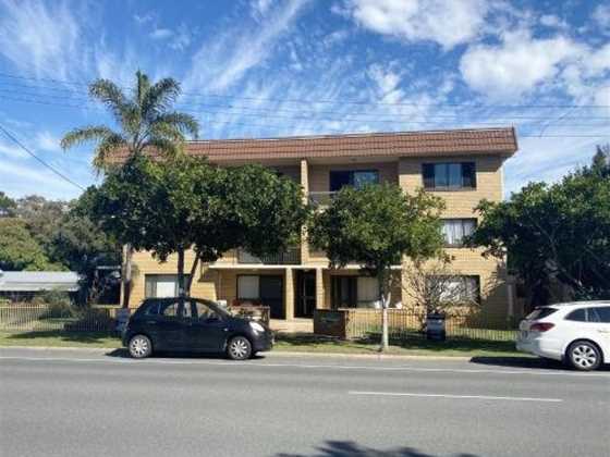 Sands Court on Boyd, Top floor 2 bedroom unit, seconds from the beach!