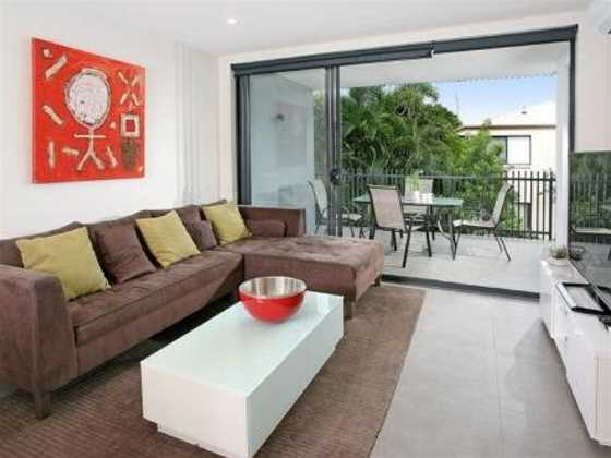 Back of the Block Bulimba - Executive 3BR Bulimba apartment with leafy outlook