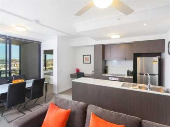 Keeping Cool on Connor - Executive 2BR Fortitude Valley apartment with pool and views