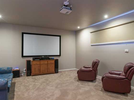 Currawong Close - Heated Pool, Home Theatre, WiFi, 4 bedroom