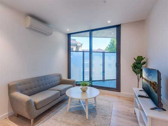 Lakeside 2 Bedroom Deluxe Apartment