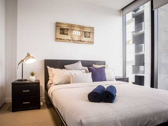 A Cozy CBD Suite with an Amazing View of the Yarra