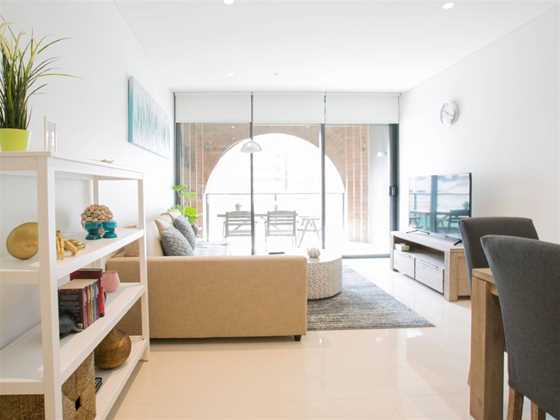 Newly settled three bedrooms apartment in CBD
