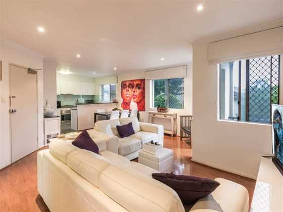 Coogee Beach With AC Close To Beach And City