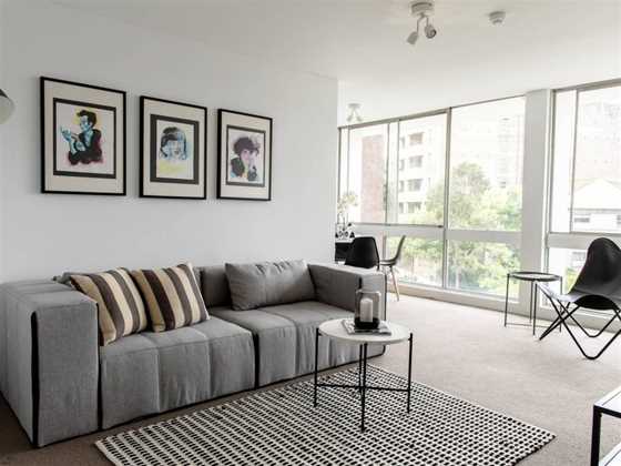 Sunny, Spacious and Stylish 2 Bed, 2 Bath Apartment