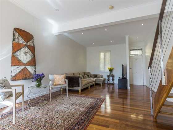 Three Storey Terrace In Heart Of Sydney