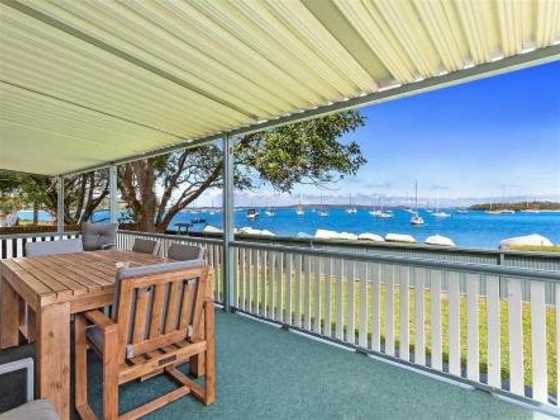 Sunset Beach House - Soldiers Point Sleeps 9