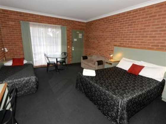 Mulwala Paradise Palms Motel - Book with us direct on our site for best rate