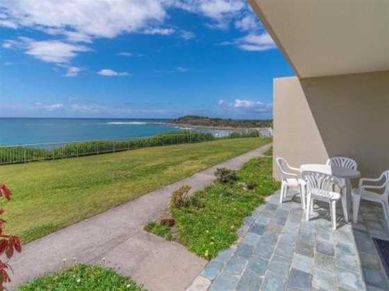 Craigmore On The Beach Unit 4 - ground floor with views