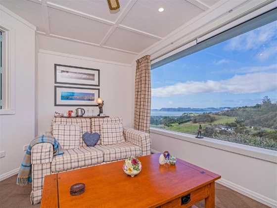 Tui Suite, Stunning Valley and Ocean Views