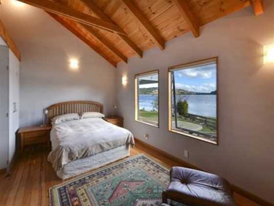 Rotorua Lakes Luxury Lakeside Bed and Breakfast
