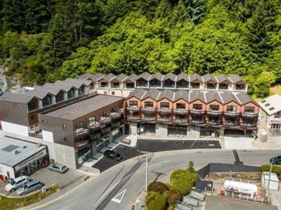 Brand New Apartment 5 minute walk to Queenstown