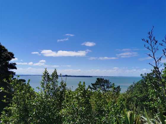 Amazing Seaview 5BR Modern Home in Blockhouse Bay
