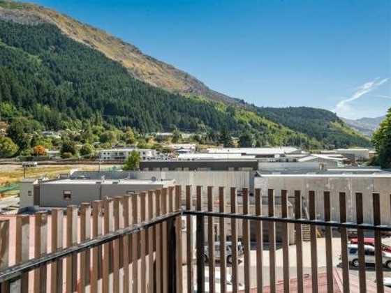 Central Suite - Queenstown Holiday Apartment