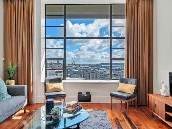 City and Harbour Views From Stylish CBD Apartment