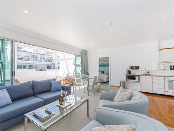 Elegant Waterfront 2BR Apartment at Princes Wharf