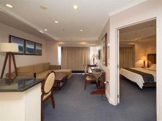 Fabulous 1BR apartment in the Spencer on Byron Hotel