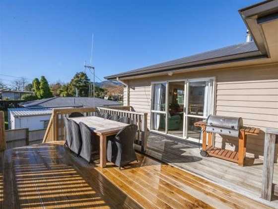 Karamu Retreat with Wifi - Taupo Holiday Home