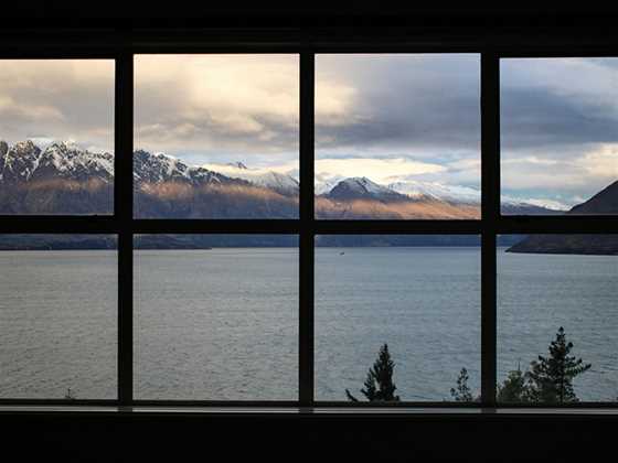 Luxury 4 Bedroom Villa with Majestic views of Lake Wakatipu, Villa Queenstown 1020