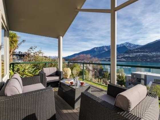 Lake View on Lewis - Queenstown Holiday Home