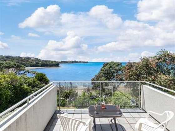 Oasis By The Bay - Matakatia Bay Holiday Home