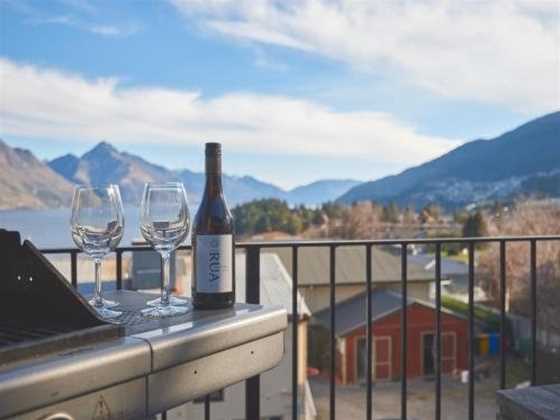 Ridge View Apartment - Queenstown Apartment