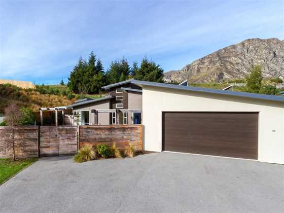 Queenstown Luxury 5 Bedroom Home