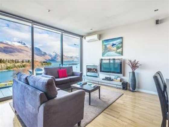 Modern Executive Living in Pounamu