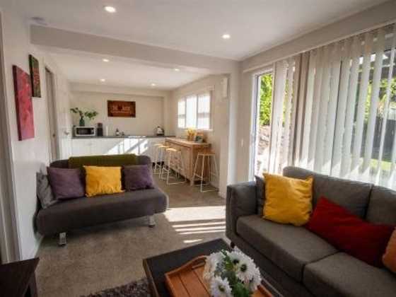 Centrally Located 1 Bedroom Apartment in Auckland