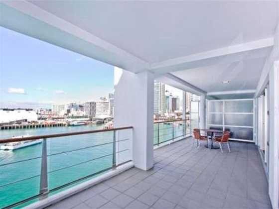 QV Stunning 2 Bed Condo - 378