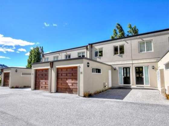 Lake Residence - Queenstown Holiday Apartment