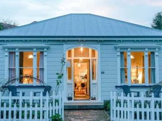The Villa Akaroa - Akaroa Pet Friendly Holiday Home