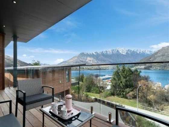 Lakeside Bliss - Queenstown Holiday Home