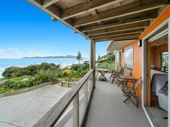 Rippling Waves Lookout - Raumati South Holiday Home