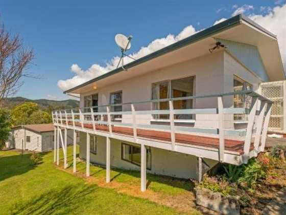 Scotts Base - Whiritoa Beach Holiday Home