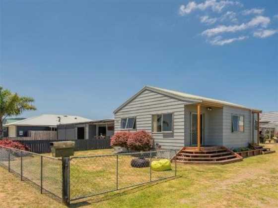 Holiday on Hampton - Whangamata Holiday Home