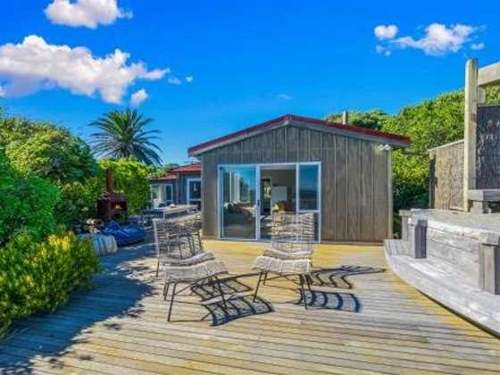 Relax on Rodney - Te Horo Beach Holiday Home