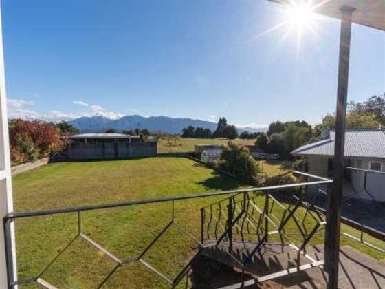 Milford House - Te Anau Holiday Home