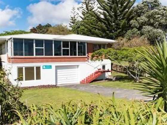 Waitangi Beach Houses