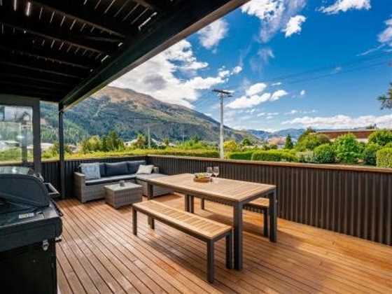 Views on Parry - Lake Hawea Holiday Home