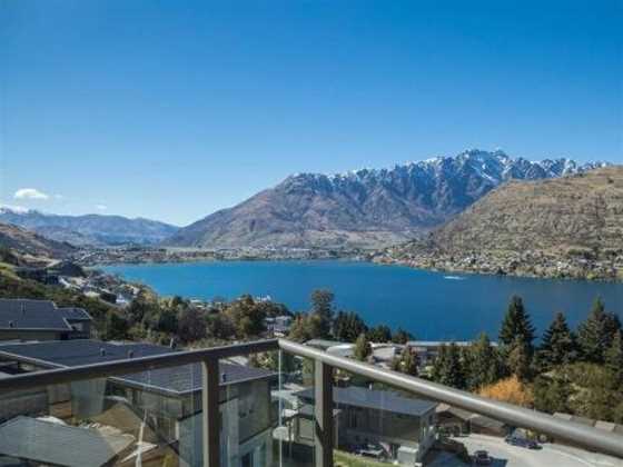 Grand View Queenstown - Queenstown Holiday Home