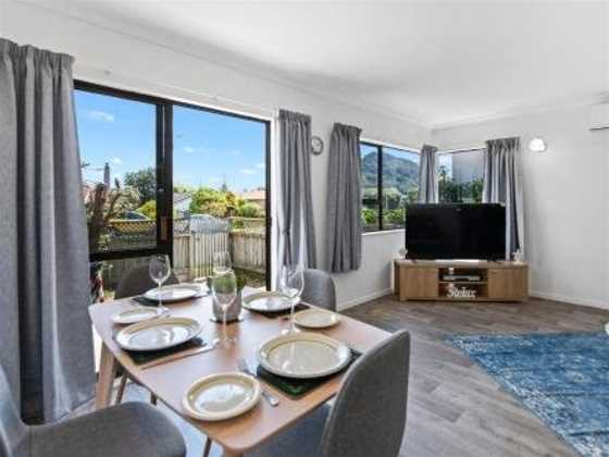 Mt Beach Retreat - Mt Maunganui Holiday Home