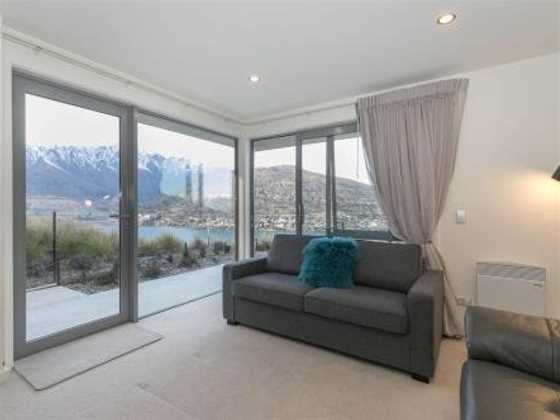 Lake, Mountain & Relax - Queenstown Holiday Home